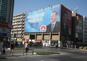 Erdoğan’ın dev posteri İzmir’e yadigar mı? 