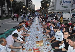 AK Gençler İzmir’de  Ümmet İftarı nda buluştu