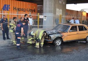İzmir de seyir halindeki araç yandı