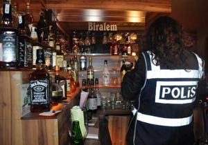 İzmir de polisten iş yerlerine sahte içki baskını!