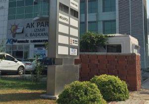 İzmir’de AK Parti binasındaki polis noktasına duvarlı önlem 