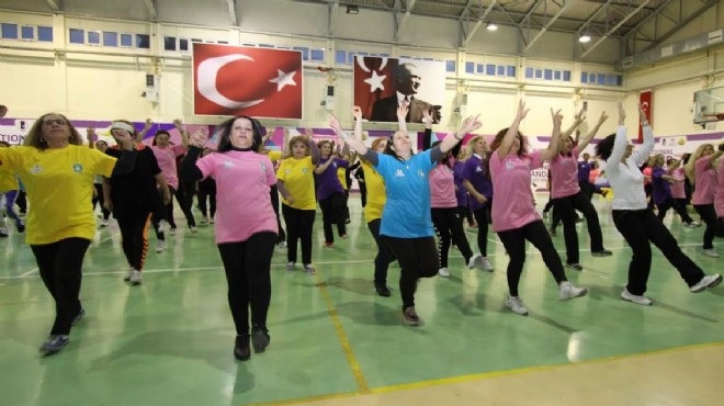 Gaziemirli kadınlardan 8 Mart dansı