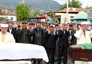 İzmir 6 kurbanını uğurladı, gözyaşları sel oldu