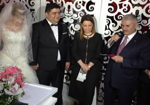 AK Parti ve İzmir protokolünü buluşturan düğün