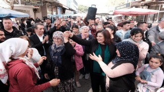 Başkan Çerçioğlu’ndan Umurlu’da miting havasında pazar ziyareti