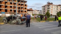 Otomobiller çarpıştı: 3 kişi yaralandı