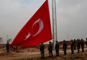 Suriye sınırında sıfır noktasına dev Türk bayrağı 