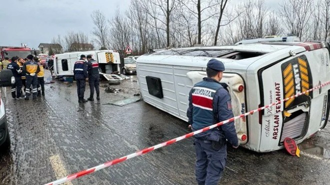 İki işçi servisi çarpıştı: 1 ölü, 27 yaralı