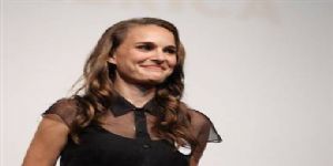 Natalie Portman elini kana bulayacak 