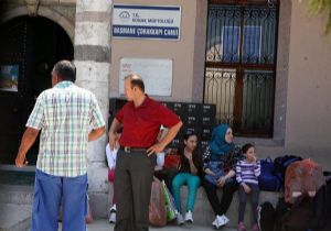 İzmir’deki cami Suriyelilere kapatıldı 