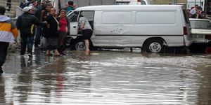 İstanbul'da afat: Suya kapılan bir kişi öldü!