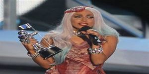 Lady Gaga MTV gecesinde tarihe geçti 