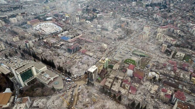 2 bin bina yıkıldı... Faysız yere taşınacak!