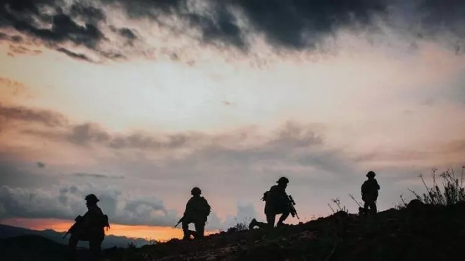 2 PKK lı terörist daha teslim oldu