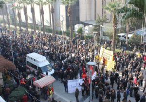 Flaş! İzmir’deki barış eyleminde ‘cübbeli adam’ paniği