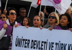 İzmir’de kadınlardan yeni anayasa tepkisi 