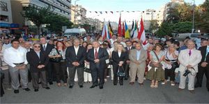 Sokaklar karnaval havasında