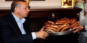 “Çocukken simit ve su satar, kitap alırdım…”