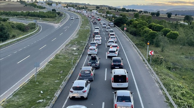 3 günde 280 bin araç... İzmir e bayram hücumu!