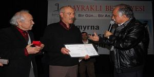 Bir ’‘öyküdür’’ Bayraklı