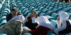 Sırbistan Srebrenitsa'yı kınamaya hazırlanıyor