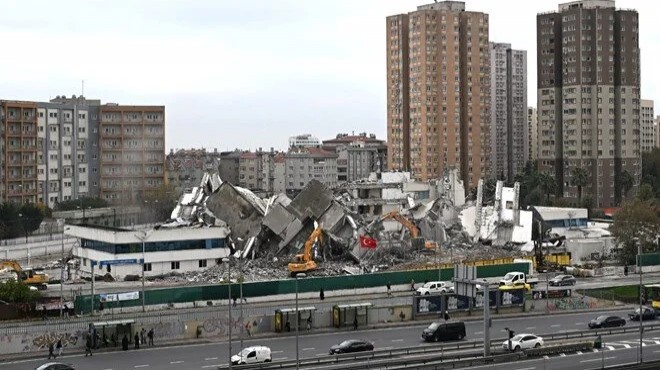 49 yıllık  eski Tercüman gazetesi binası  yıkıldı
