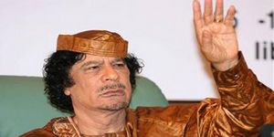 Halkı vuruluyor, Kaddafi nerede? 