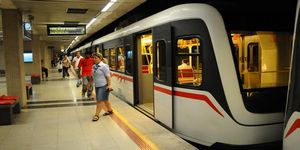 Metro yine karıştı