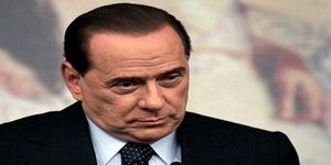 Berlusconi yine muhalefetin hedefinde