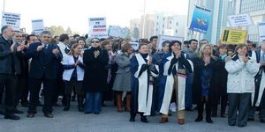 Tıp öğretim üyelerinde performans sistemi protestosu 