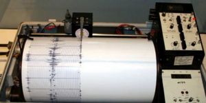 Ege'de art arda üç deprem