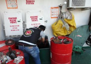 İzmir’de gemiye kaçak yakıt baskını