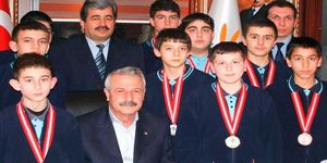 Şampiyonlardan Başkan Kürüm’’e ziyaret   