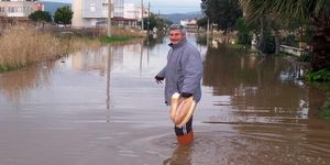 Yağmur Dikili’’yi vurdu: 300 evi su bastı!