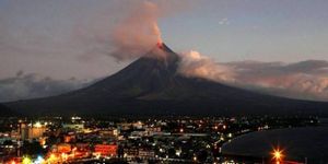 Mayon her an patlayabilir