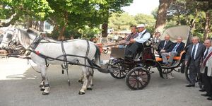 İzmir Faytonu Yavaşşehir'e hediye