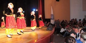 Konak’’ta folklor şenliği 