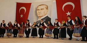 Güzelbahçe’’de Halk Oyunları Şenliği 