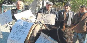 Denizli’’de akaryakıt zamlarına eşekli protesto 