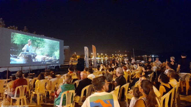 Açık havada sinema keyfine yoğun ilgi!