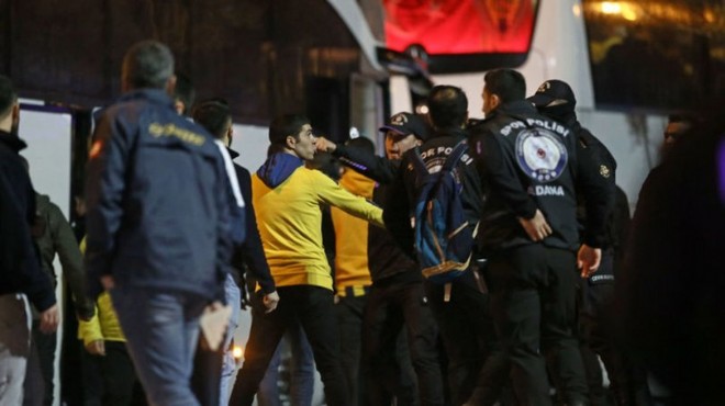 Adana Demirspor-MKE Ankaragücü maçında arbede