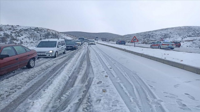 Afyonkarahisar da sağanak ve dolu hayatı olumsuz etkiledi!