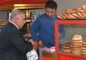 Çiğli aday adayı Talak’tan sabah mesaisi: Esnafa ‘günaydın’