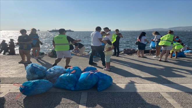 Ahbap gönüllüleri, İzmir de çevre temizliği yaptı