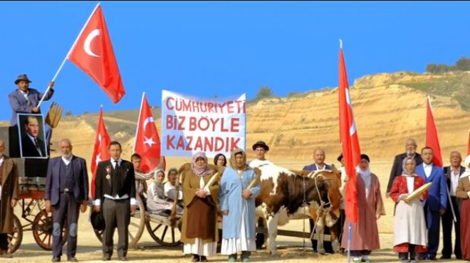 AK Parti İzmir den Cumhuriyet e çok özel kutlama