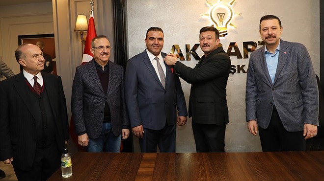 AK Parti İzmir’den oda başkanlarına rozet!