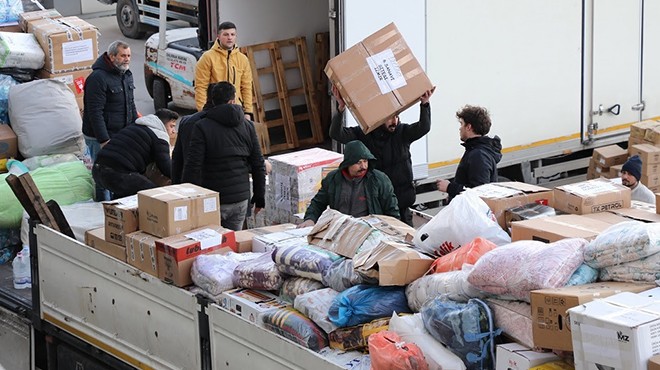 AK Parti İzmir tek yürek... 40 TIR yola çıktı