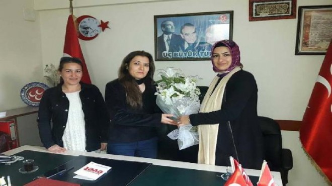 AK Parti Bayraklı nın kadınları sahaya indi