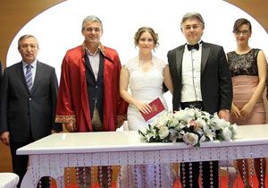 Haftasonunu Karşıyaka ya ayırdı: İlk nikah heyecanı