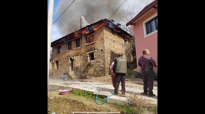 Alevler arasında kaldı: Yaşlı kadın hayatını kaybetti!